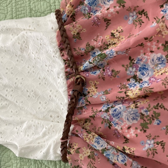 Girl’s Prettiest Dress 👗 - Picture 3 of 6